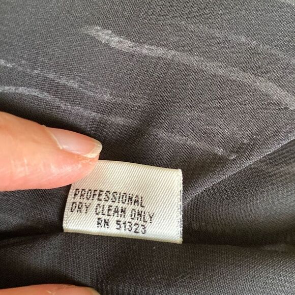 Kenneth Cole silk sleeveless printed blouse size 4P - Picture 10 of 11